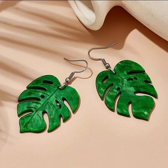 Green Leaf Dangle Earrings - Picture 2 of 6